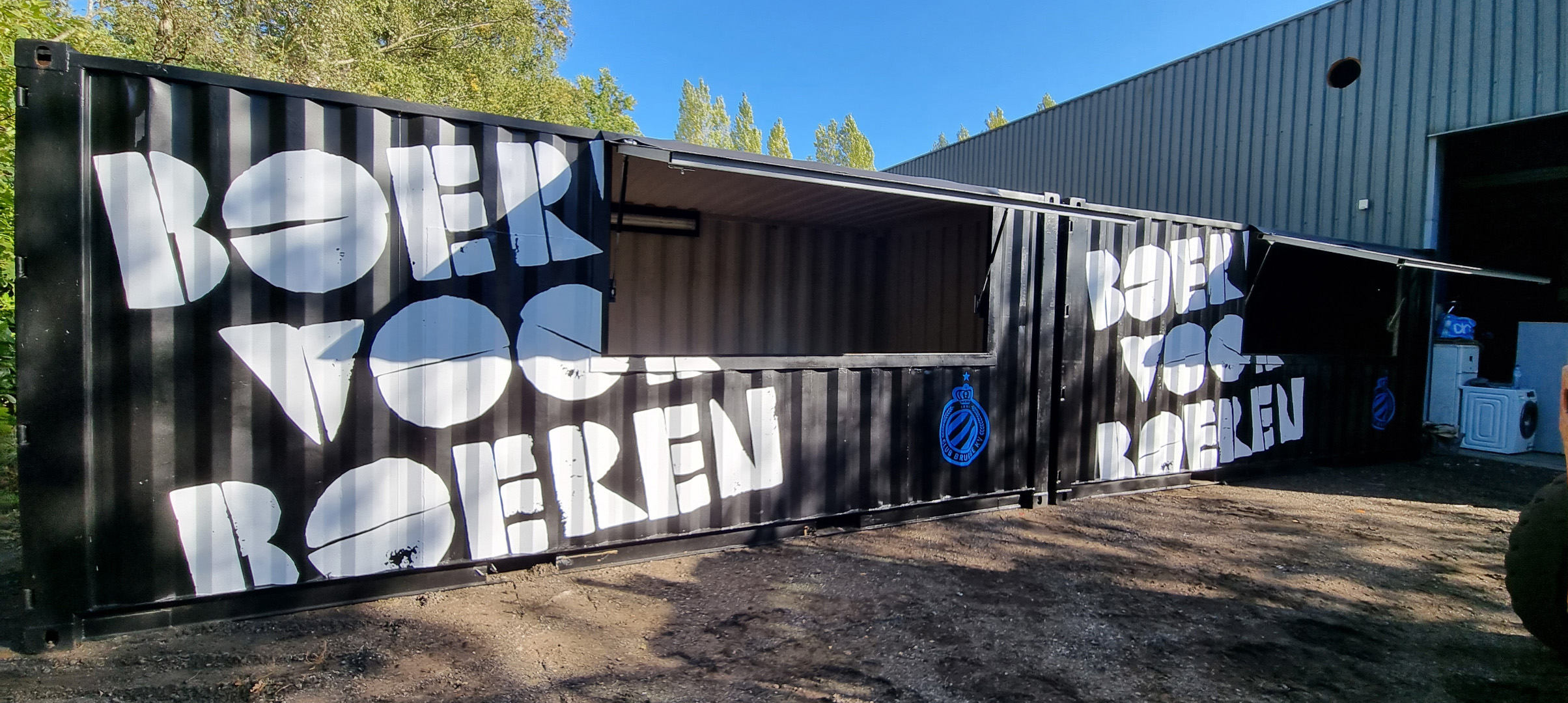 Basic barcontainer voor Boeren voor Boeren in samenwerking met Club Brugge.